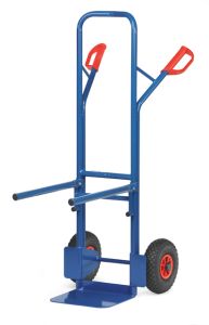 Stalen stoelensteekwagen B 1345 L met luchtbanden draagarmen geschroefd